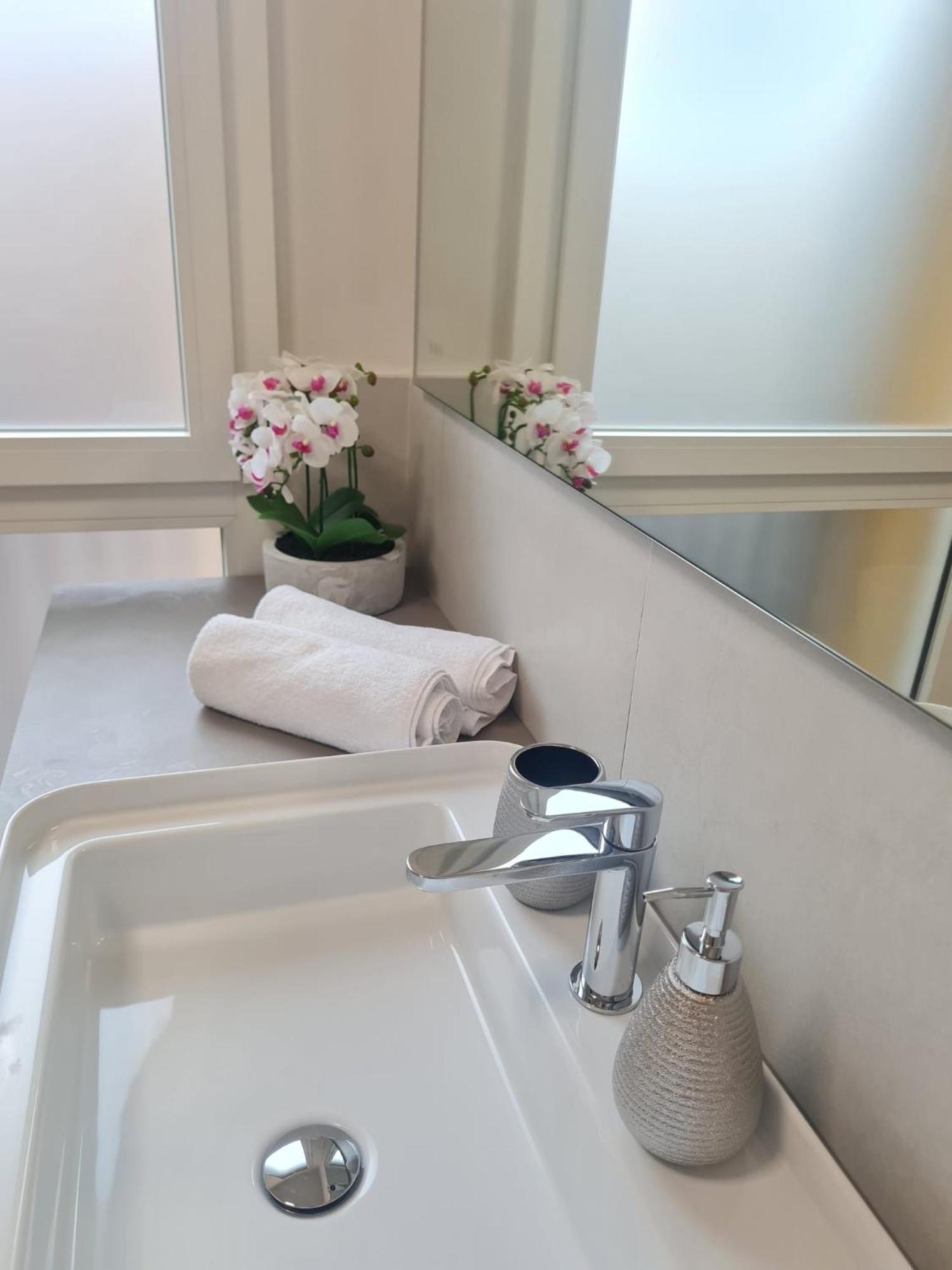 Nel Sole Business Apartment Bologna Exterior foto